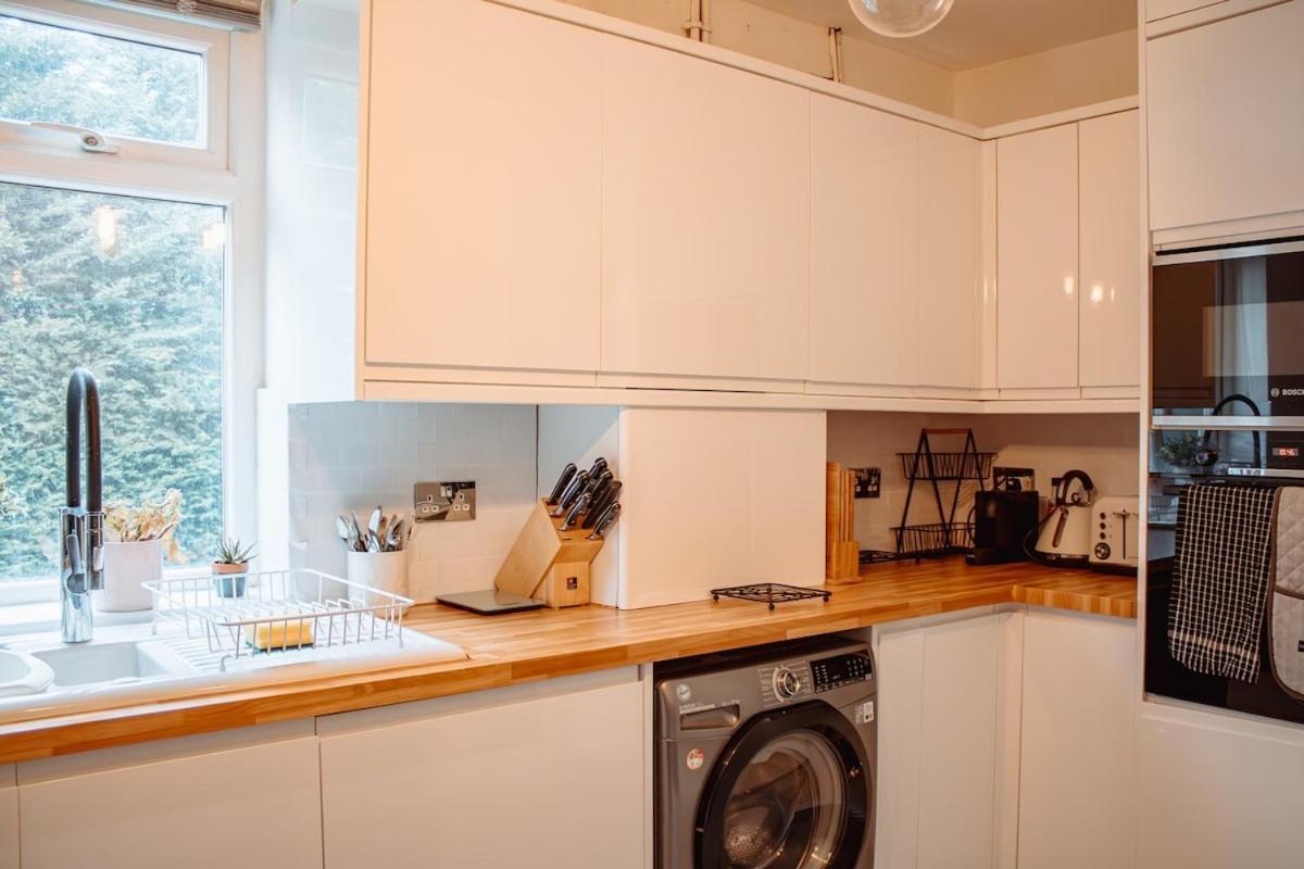 Modern 1-Bed House With Parking Near Kirkstall Villa Horsforth Eksteriør billede